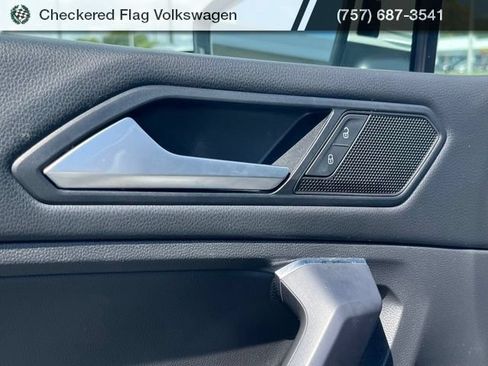 Used 2021 Volkswagen Tiguan SE w/ Panoramic Sunroof Package AWD/4WD image 15
