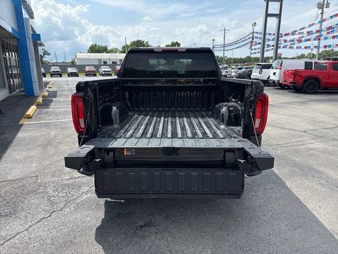 Used 2025 GMC Sierra 1500 SLT AWD/4WD image 6