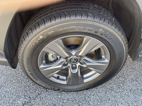 Used 2024 Toyota RAV4 XLE image 28