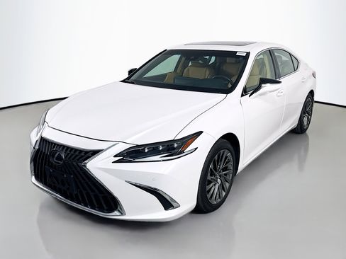 Used 2024 Lexus ES 300h Ultra Luxury image 4