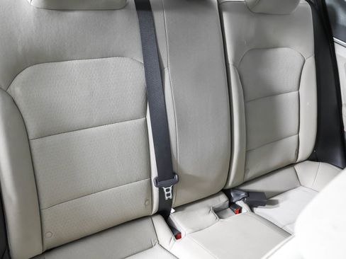 Used 2017 Hyundai Elantra SE image 41