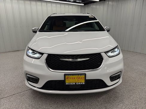 New 2026 Chrysler Pacifica Pinnacle image 2