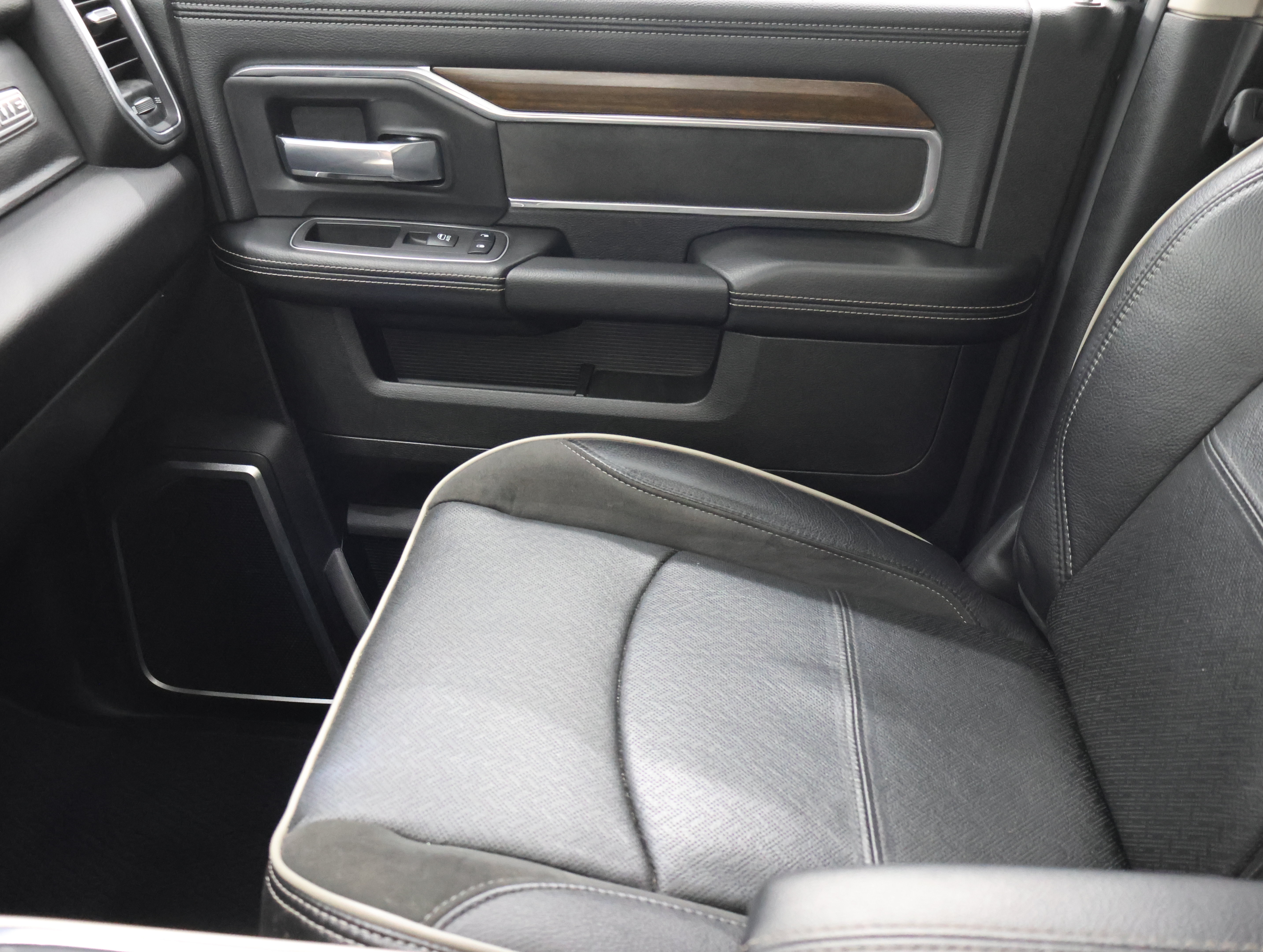 Used 2023 RAM 2500 Laramie AWD/4WD image 14
