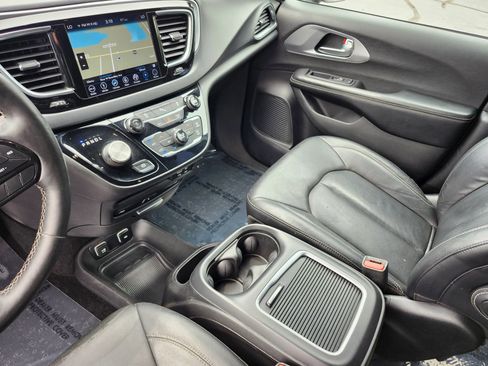 Used 2019 Chrysler Pacifica Touring-L Plus w/ S Appearance Package FWD image 18