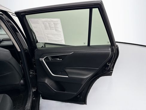 Used 2021 Toyota RAV4 XLE FWD image 29