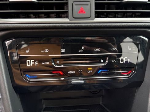 Used 2026 Volkswagen Taos SE image 18