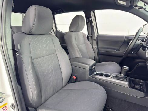 Used 2019 Toyota Tacoma TRD Sport image 31