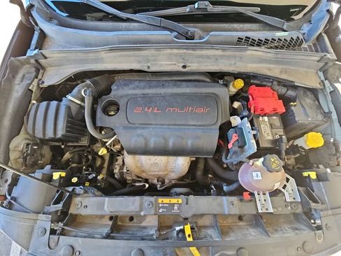 Used 2018 Jeep Renegade Trailhawk w/ UConnect 8.4 Nav Group image 18