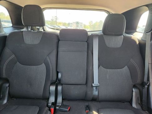 Used 2017 Jeep Cherokee Latitude w/ Comfort & Sound Group image 10