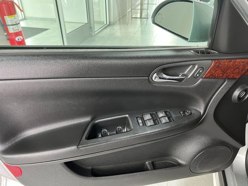 Used 2011 Chevrolet Impala LT FWD image 8
