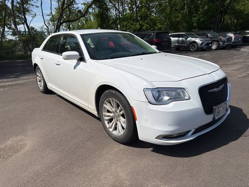 Used 2017 Chrysler 300 Limited w/ 300 Premium Group RWD image 2