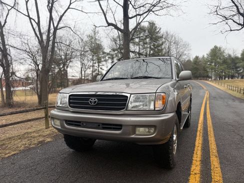 Used 2001 Toyota Land Cruiser image 3