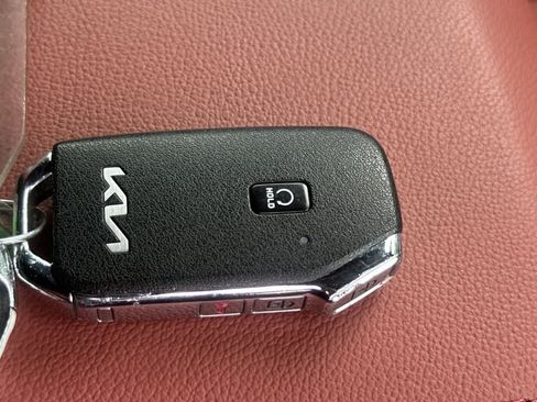 Used 2025 Kia Sportage SX FWD image 28