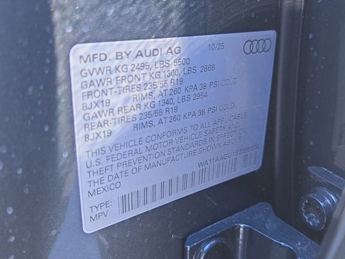 Used 2025 Audi Q5 Premium w/ Convenience Package image 35