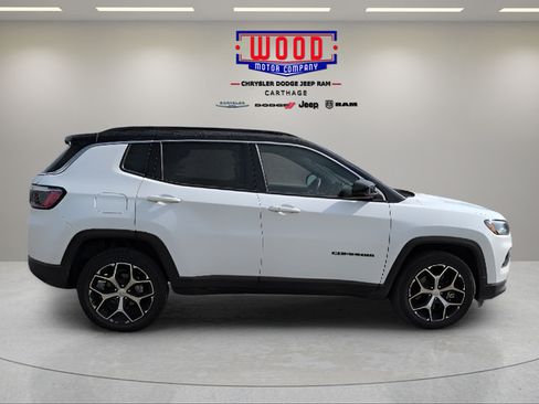Used 2024 Jeep Compass Limited AWD/4WD image 2