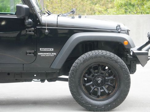 Used 2016 Jeep Wrangler Unlimited Sport w/ Quick Order Package 24S AWD/4WD image 23