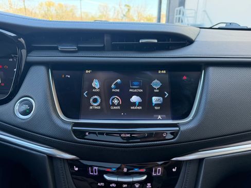 Used 2018 Cadillac XT5 Luxury image 32