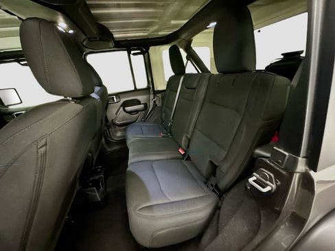 Used 2021 Jeep Wrangler Sport S image 29