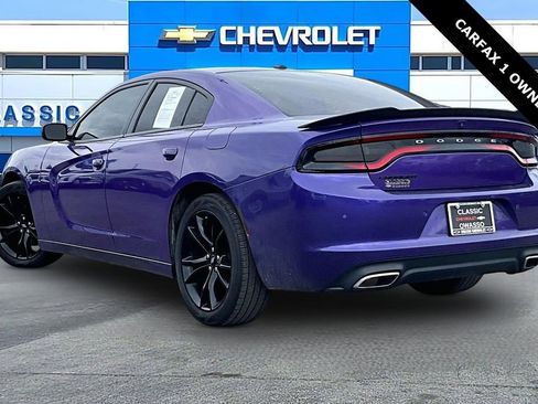 Used 2018 Dodge Charger SXT w/ Blacktop Package image 4