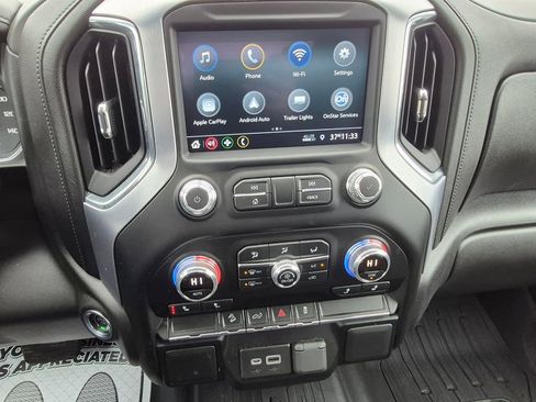 Used 2022 GMC Sierra 1500 SLE w/ X31 Off-Road Package image 18