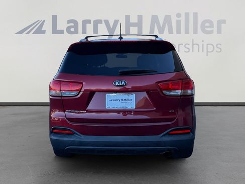 Used 2017 Kia Sorento LX FWD image 4