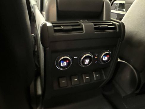 Used 2020 Land Rover Defender 110 SE AWD/4WD image 12
