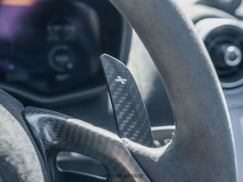 Used 2018 McLaren 570S Spider image 28