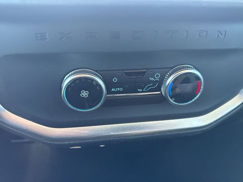 Used 2025 Ford Expedition Active AWD/4WD image 34