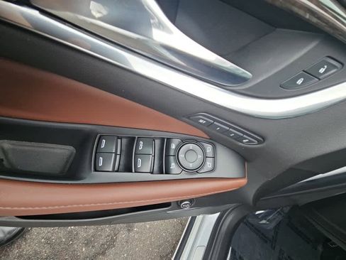 Used 2020 Buick Enclave Avenir w/ Avenir Technology Package image 29