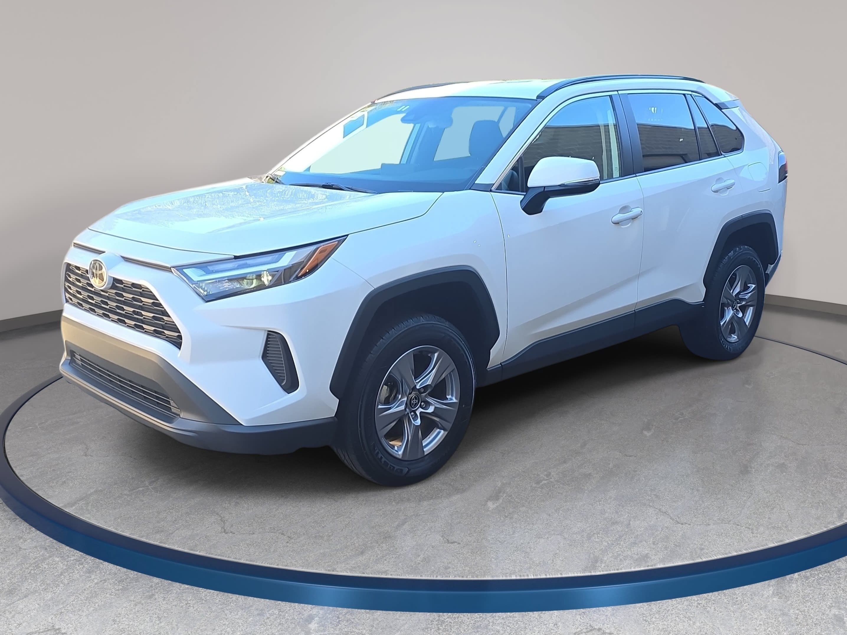 Used 2025 Toyota RAV4 XLE FWD image 1