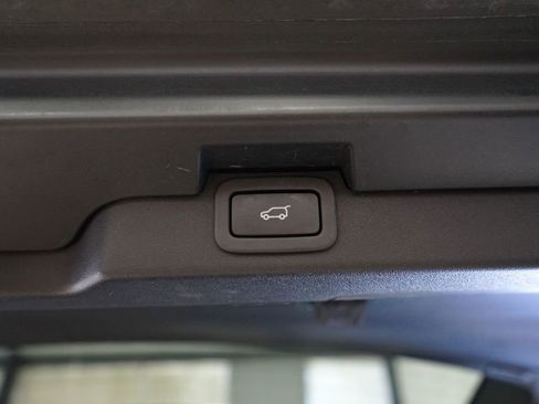 Used 2020 Land Rover Discovery HSE image 57