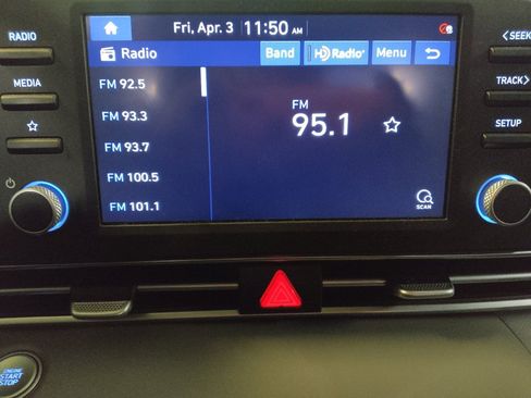 Used 2021 Hyundai Elantra SEL FWD image 25