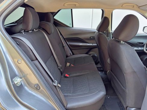 Used 2021 Nissan Kicks S FWD image 33