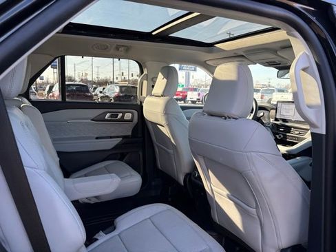 Used 2025 Ford Explorer Platinum w/ Ultimate Package image 14