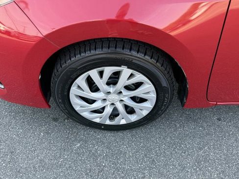 Used 2018 Toyota Corolla LE FWD image 11