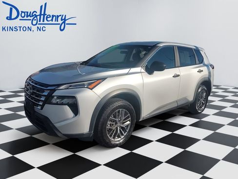 Used 2024 Nissan Rogue S image 1