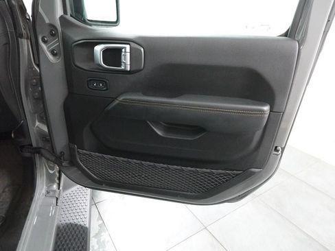 Used 2023 Jeep Wrangler Unlimited Sahara AWD/4WD image 33