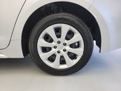Used 2025 Toyota Corolla LE FWD image 12