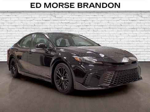 Used 2025 Toyota Camry SE FWD image 6
