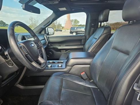 Used 2018 Ford Expedition XLT w/ Equipment Group 202A AWD/4WD image 9