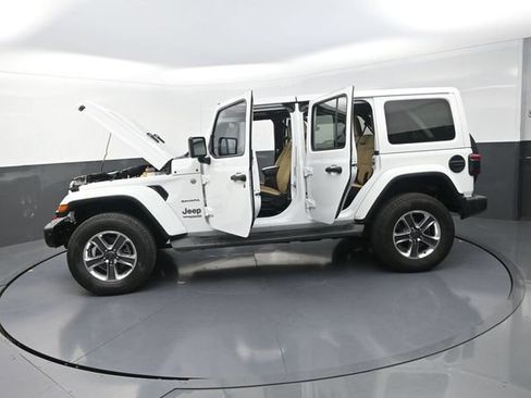 Used 2021 Jeep Wrangler Unlimited Sahara AWD/4WD image 33