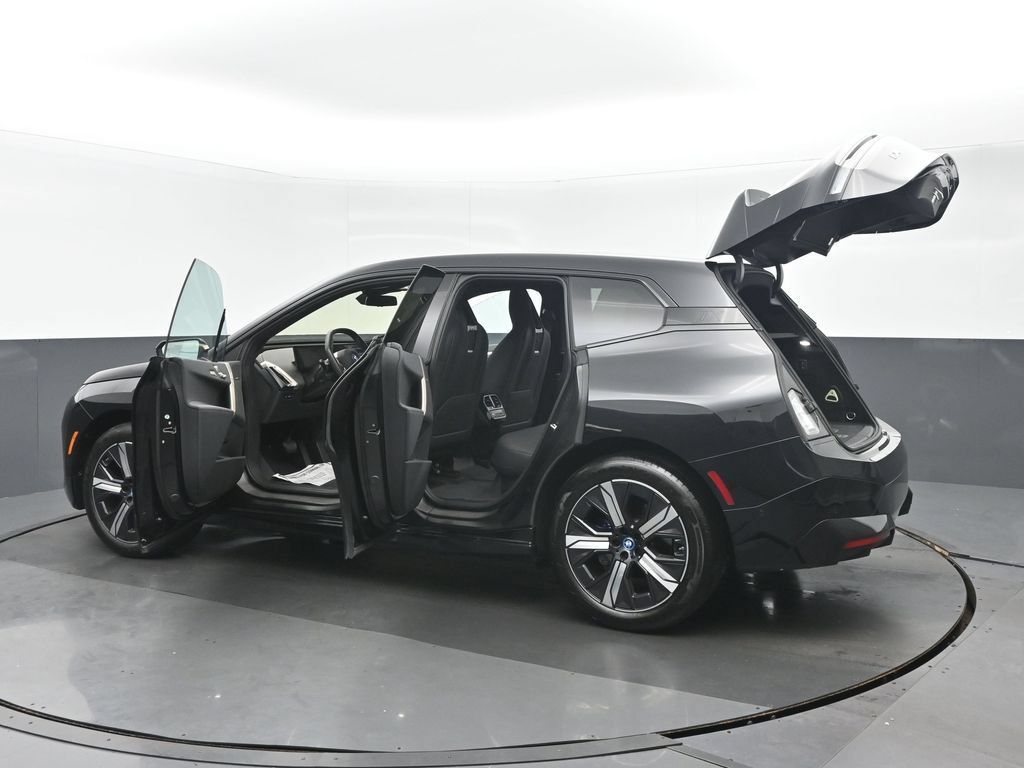 Used 2024 BMW iX xDrive50 w/ Premium Package AWD/4WD image 41