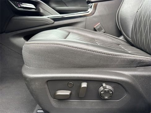 Used 2021 Buick Envision Avenir w/ Technology Package II image 12