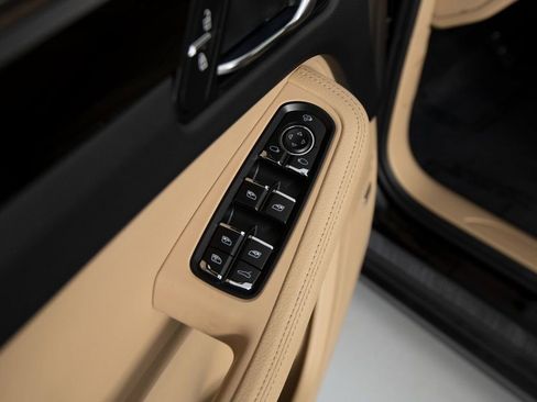 Certified 2025 Porsche Macan image 20