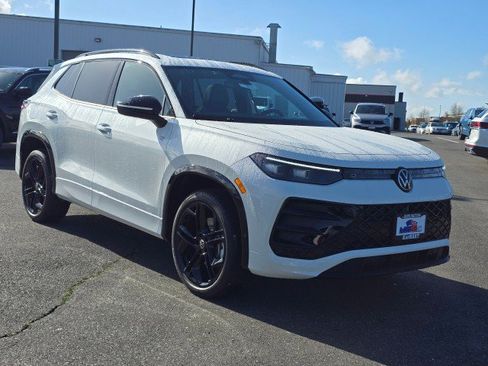 New 2026 Volkswagen Tiguan SE R-Line AWD/4WD image 1