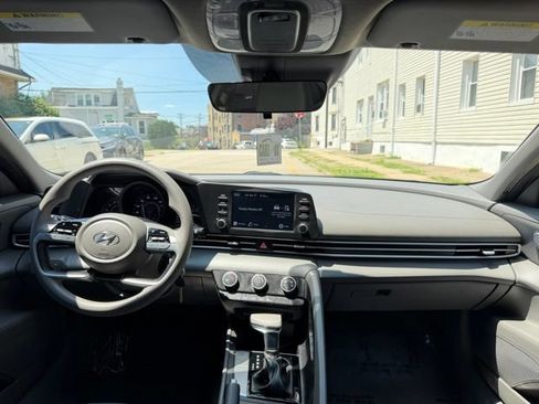 Used 2021 Hyundai Elantra SE FWD image 26