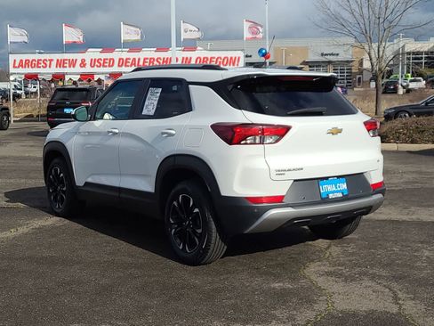 Used 2022 Chevrolet TrailBlazer LT w/ Convenience Package image 12