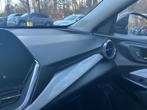 Used 2025 Chevrolet Trax LT image 29