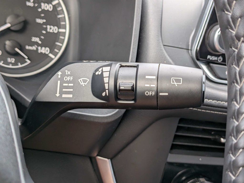 Used 2025 Nissan Rogue SV AWD/4WD image 31