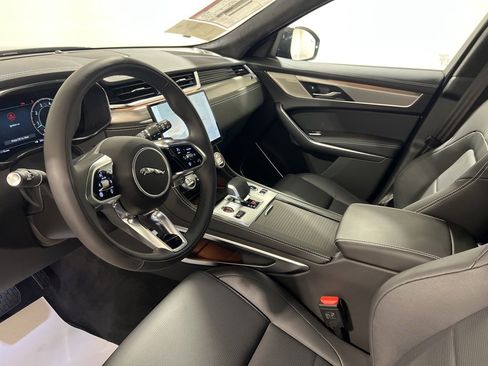 New 2025 Jaguar F-PACE R-Dynamic S image 10